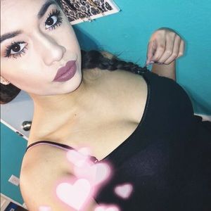 Meet your Posher, Delina